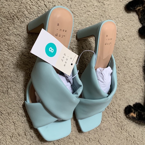 NWT Mule Heel - Picture 4 of 5